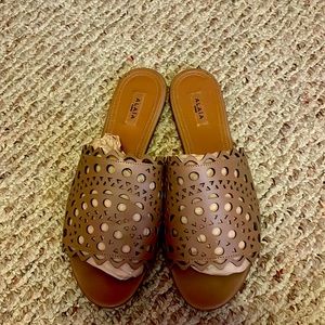 Alaia flats with detail